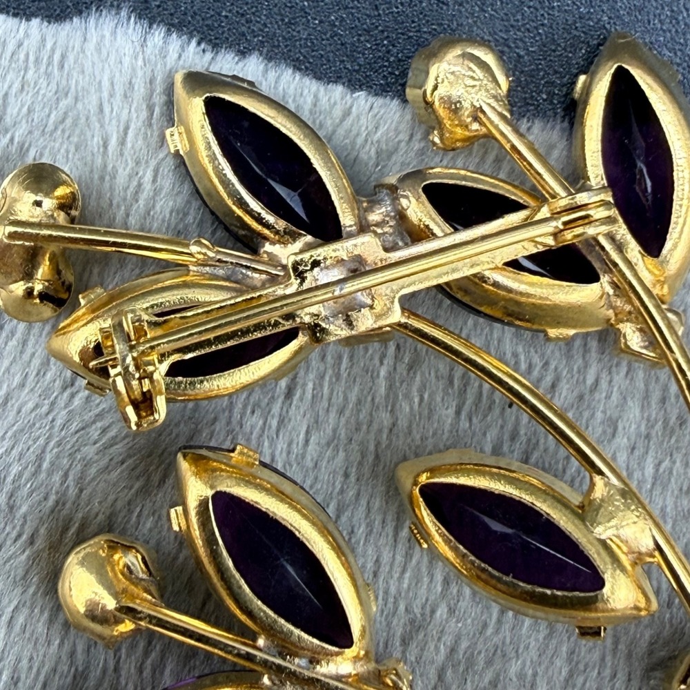 Vintage Brooch Gold Tone Purple Rhinestone Flower Faux Pearl Open Back - Picture 4 of 6